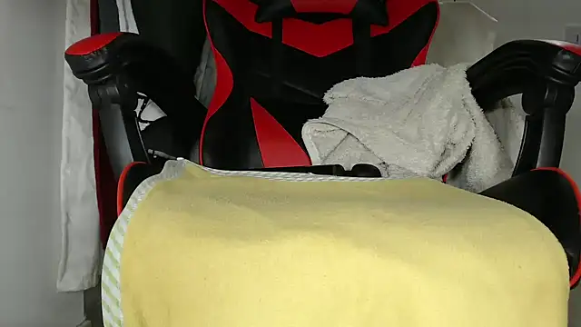 EmmyHornyDirty live sex cam