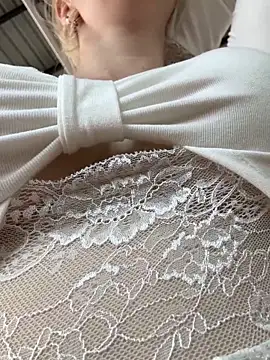 RonnieKiss live sex cam