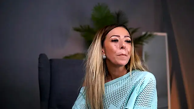 JuliaHyde's cam snapshot