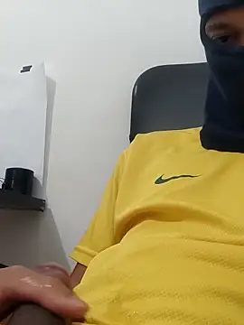 Hugopauzudo2323 live sex cam