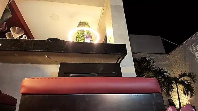 Maxim-Walker live sex cam