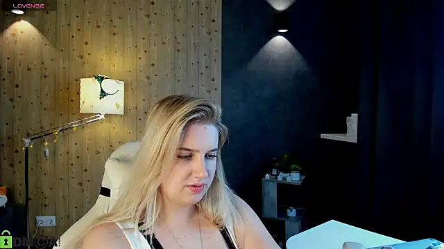 LunasShine's cam snapshot