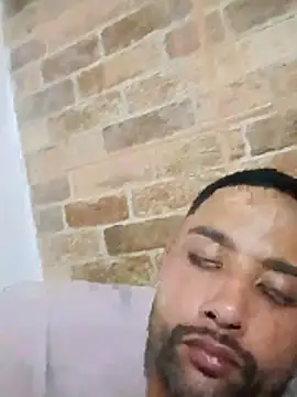 wellpauduro1994 live sex cam