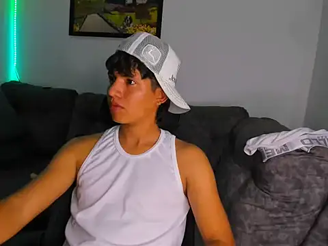 Mikke18 live sex cam