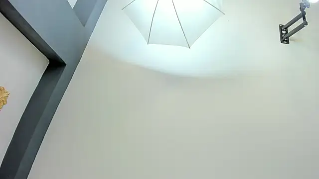 AlaskaFlowerss_'s cam snapshot