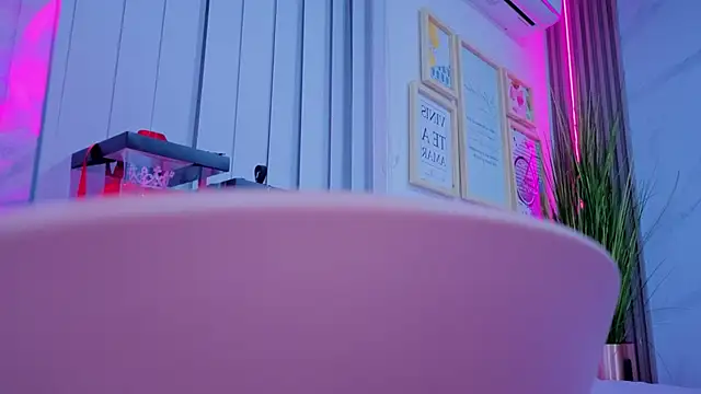 Chlooee__ live sex cam