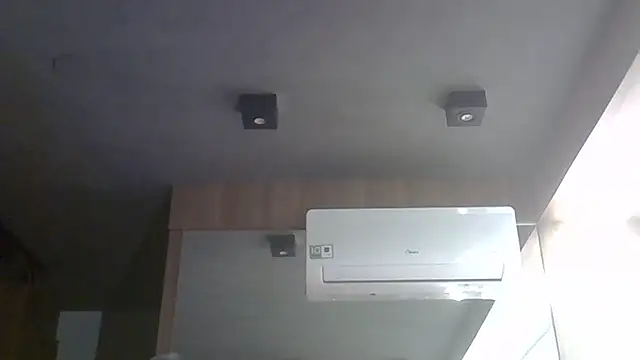 SkinnyKitten live sex cam