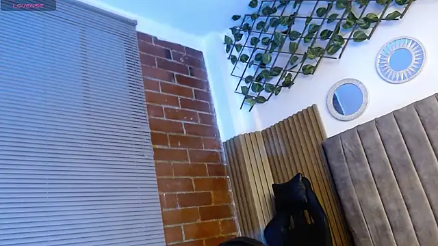 Lunaartistry's cam snapshot