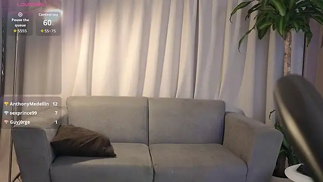 Saly_Moon1's cam snapshot