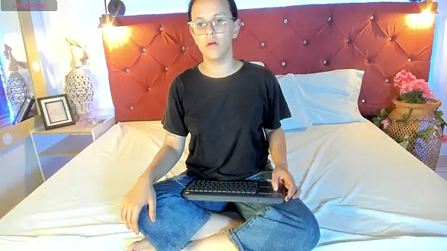 Trixye_Moon's cam snapshot