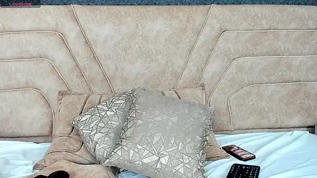 alice_foxred's cam snapshot