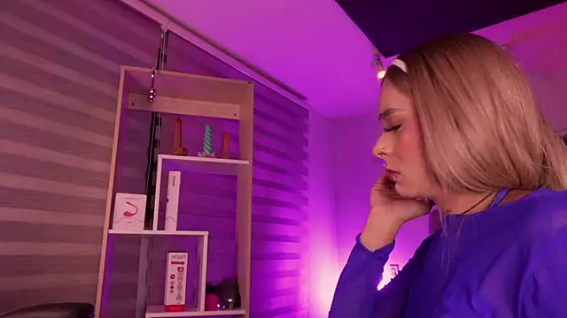 BellaaStorm live sex cam