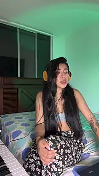 aimi_art1's cam snapshot