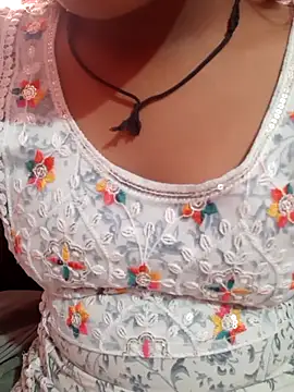 pari_rani7's cam snapshot