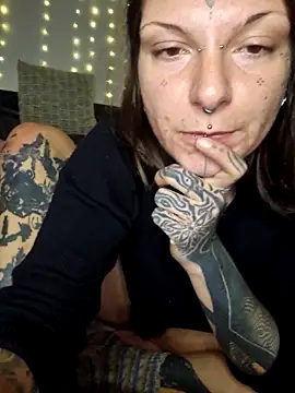 lizzardqueeen live sex cam