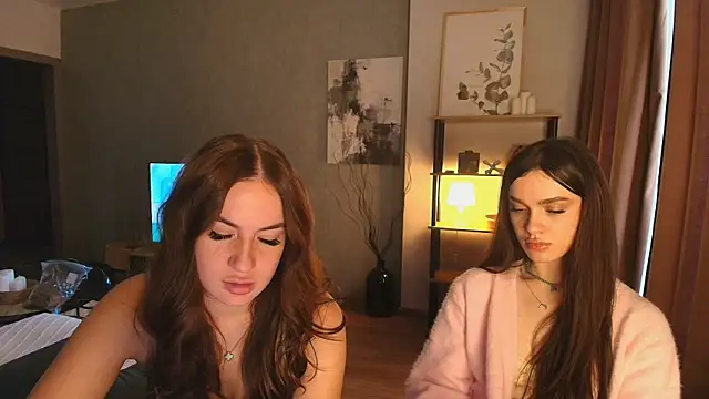 MayaGlow's cam snapshot