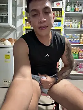 OliverWest04 live sex cam