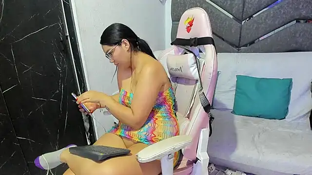 Latinos_couples's cam snapshot