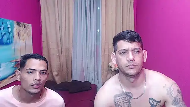 hugecocks_hot live sex cam