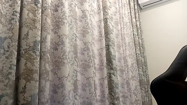 CrackShirker's cam snapshot