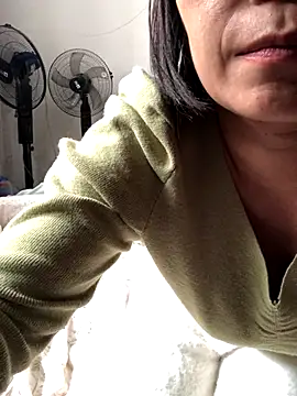 Yes-Baby-A live sex cam