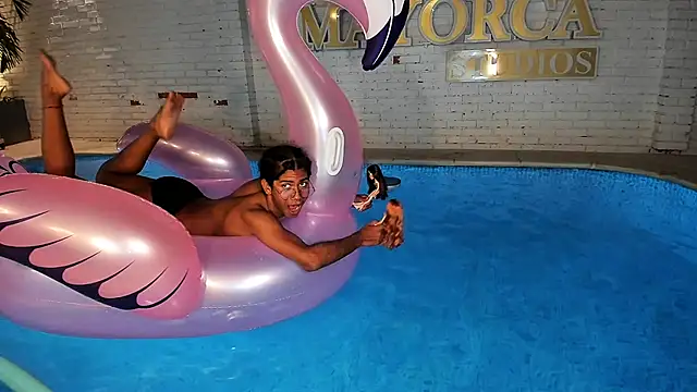 Maxim-Walker live sex cam