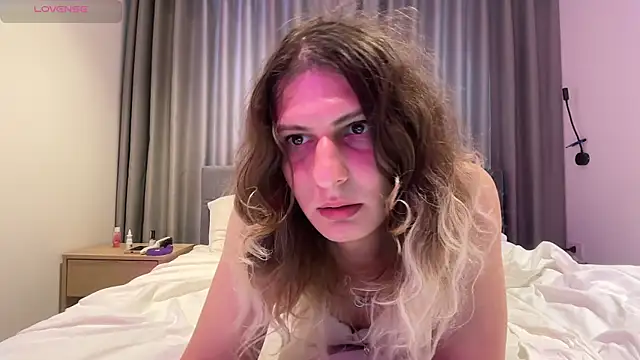 AlicePinkhead live sex cam