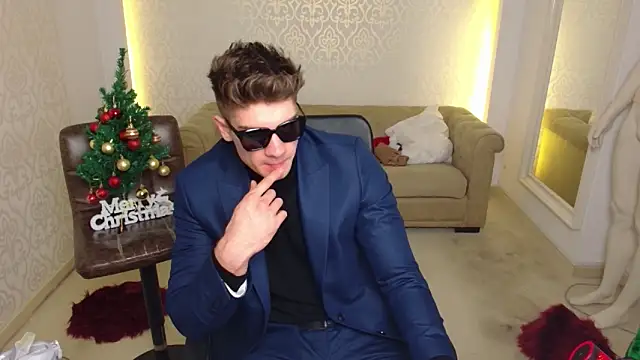 MaxKaiden live sex cam