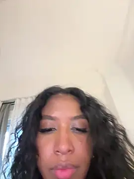 IamCrystal2 live sex cam