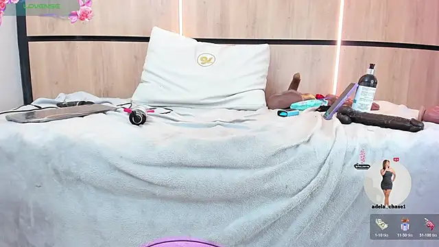 adela_chase's cam snapshot