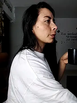 NathyMilf_'s cam snapshot