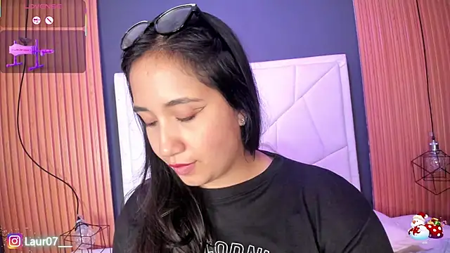 Lauroberts7's cam snapshot