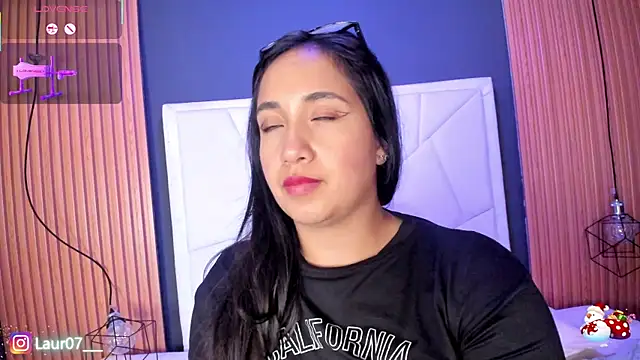 Lauroberts7's cam snapshot