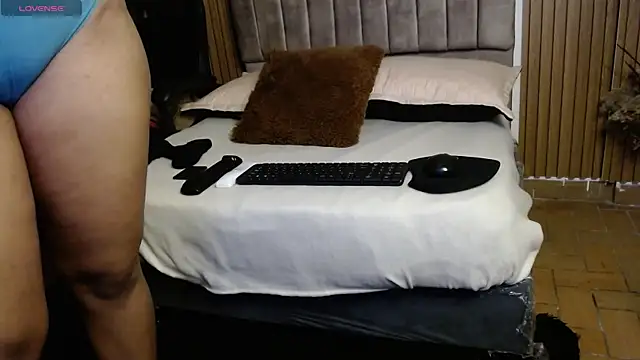 Lunaartistry's cam snapshot