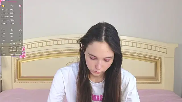 SoftieDream live sex cam