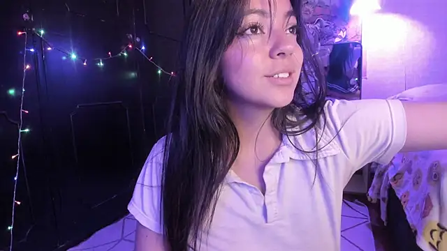 Laraa_Rouss_'s cam snapshot