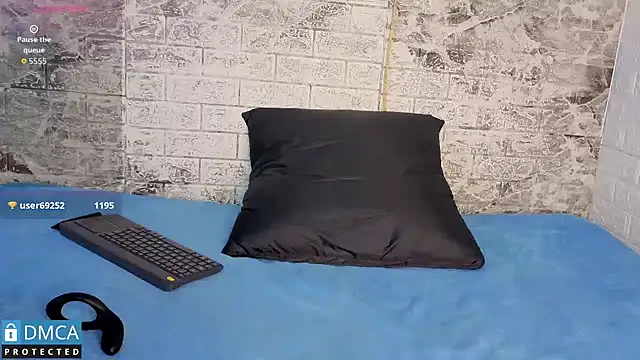 MaeveKuro live sex cam