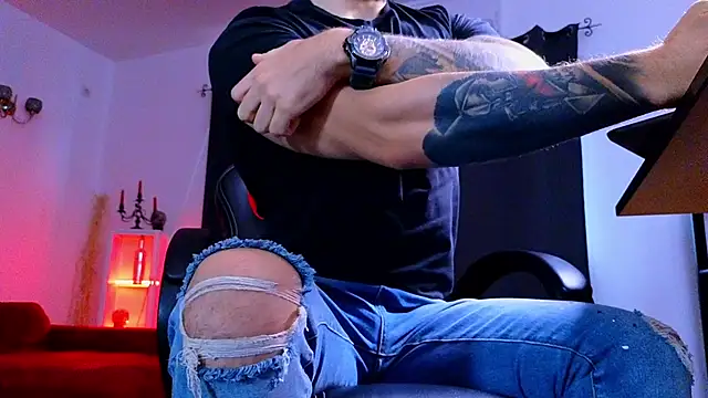 MightyAaron66 live sex cam