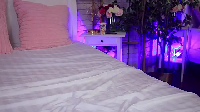 CarlaWhite live sex cam