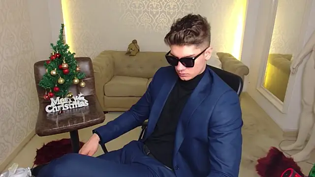 MaxKaiden live sex cam