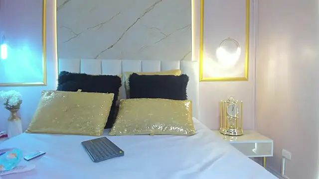 VioletaMaddox live sex cam