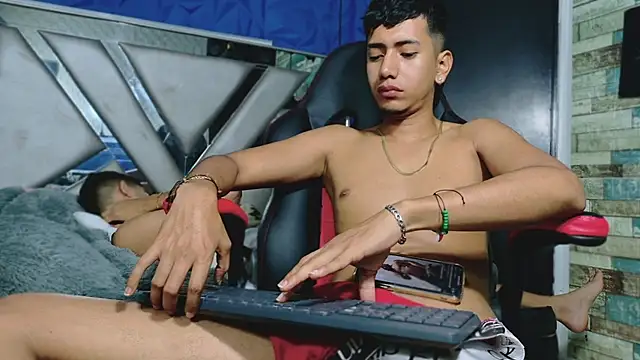 darwinandbrayann's cam snapshot