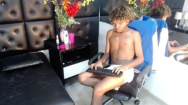 ChrisHott01's cam snapshot