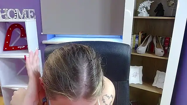 Zoey_Erotic's cam snapshot