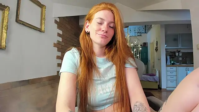 Aliceginger99's cam snapshot