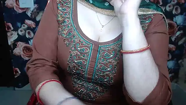 green_girl's cam snapshot