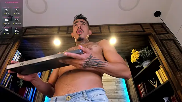 Donovan_Desmond's cam snapshot