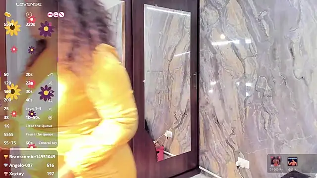 LauraSaenz01's cam snapshot