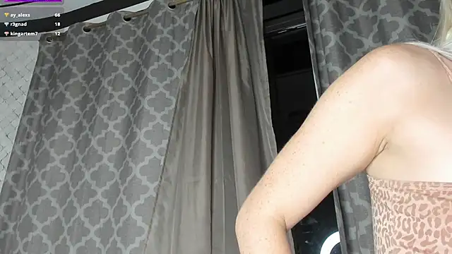 Lissa_Brow's web cam