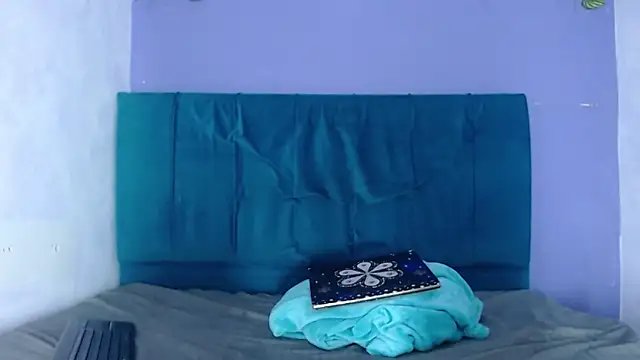 amara_leoncm's cam snapshot